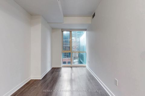 Photo 4 at 621 - 115 Blue Jays Way, Waterfront Communities C1, Toronto