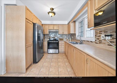 Photo 10 at 31 Kalvinster Drive, Cornell, Markham