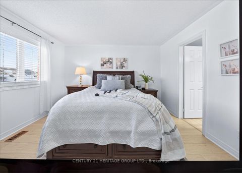 Photo 25 at 31 Kalvinster Drive, Cornell, Markham