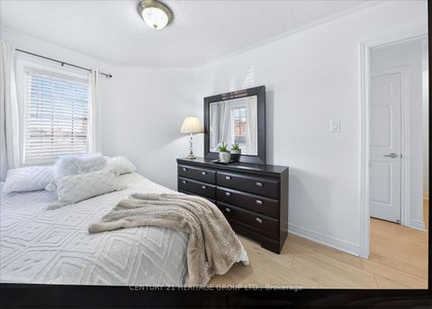 Photo 33 at 31 Kalvinster Drive, Cornell, Markham