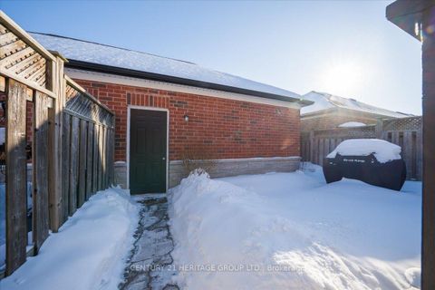 Photo 36 at 31 Kalvinster Drive, Cornell, Markham