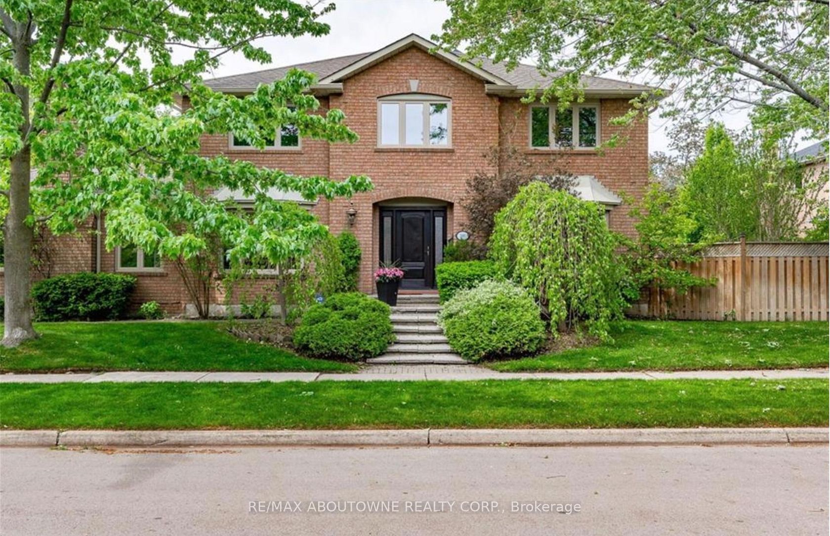 500 BLENHEIM Crescent, FD Ford, Oakville by Loree Meneguzzi Real Estate 500 BLENHEIM Crescent, FD Ford, Oakville