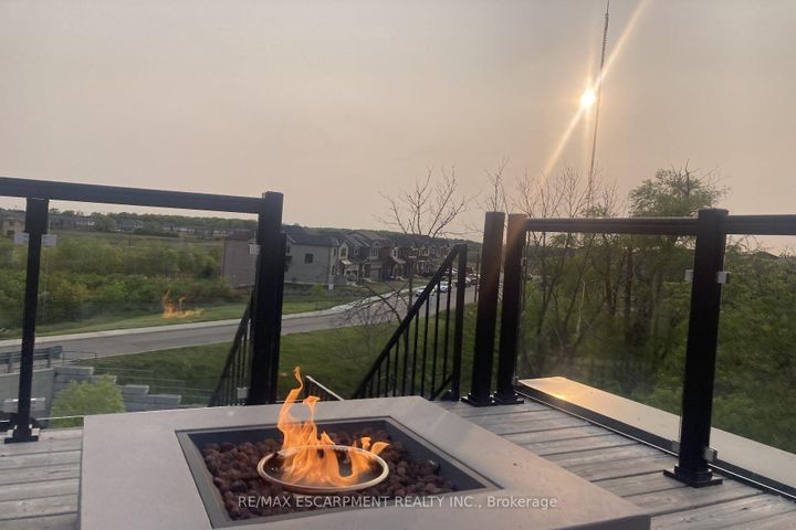 Photo 1 at 33 - 35 Midhurst Heights, Stoney Creek Mountain, Hamilton