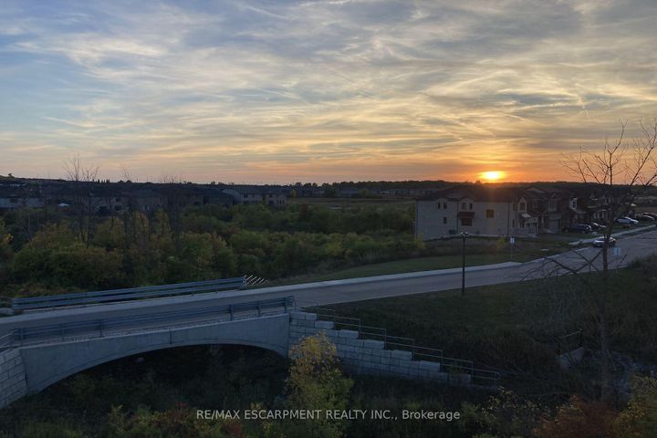 Photo 2 at 33 - 35 Midhurst Heights, Stoney Creek Mountain, Hamilton