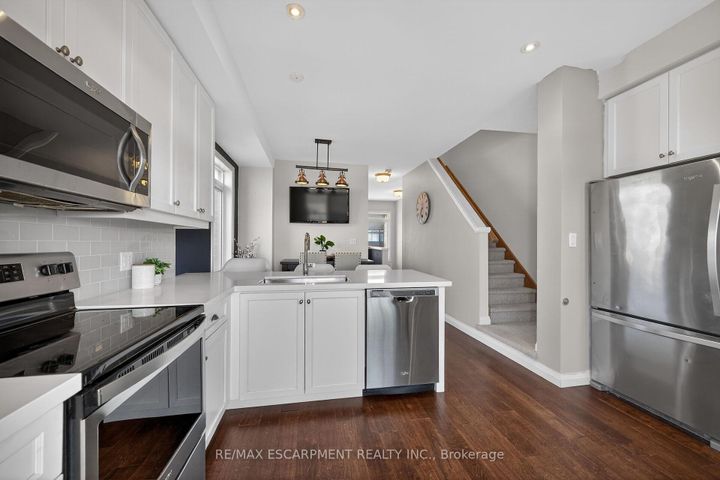 Photo 18 at 33 - 35 Midhurst Heights, Stoney Creek Mountain, Hamilton