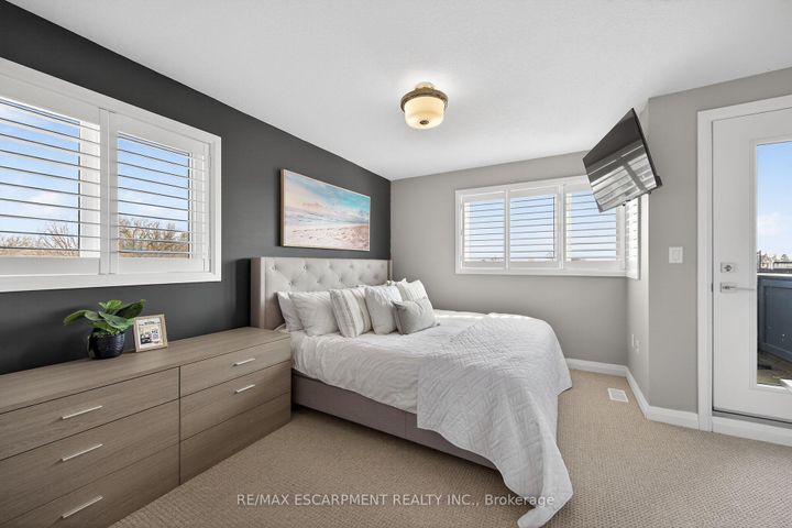 Photo 20 at 33 - 35 Midhurst Heights, Stoney Creek Mountain, Hamilton