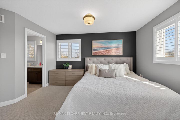 Photo 21 at 33 - 35 Midhurst Heights, Stoney Creek Mountain, Hamilton