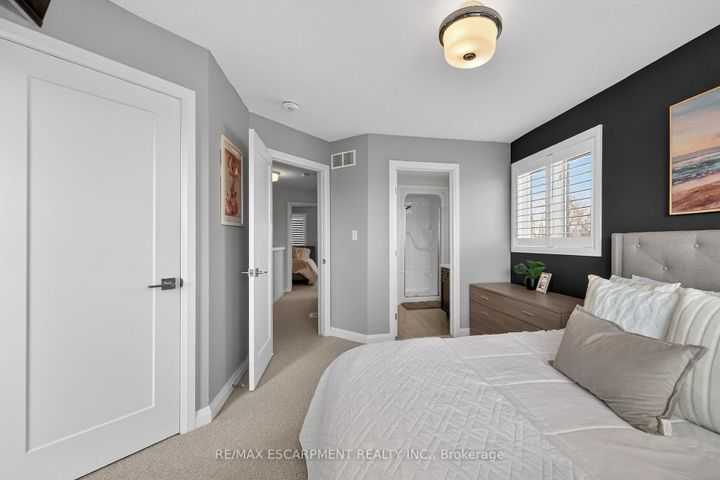 Photo 22 at 33 - 35 Midhurst Heights, Stoney Creek Mountain, Hamilton