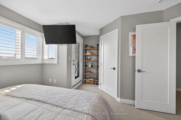 Photo 23 at 33 - 35 Midhurst Heights, Stoney Creek Mountain, Hamilton