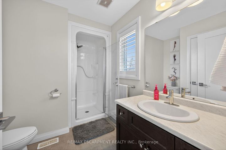 Photo 24 at 33 - 35 Midhurst Heights, Stoney Creek Mountain, Hamilton