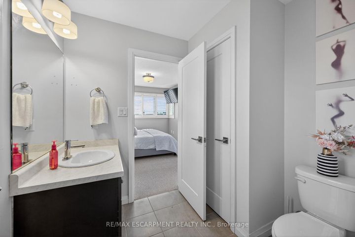 Photo 25 at 33 - 35 Midhurst Heights, Stoney Creek Mountain, Hamilton