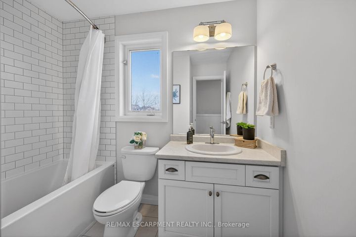 Photo 29 at 33 - 35 Midhurst Heights, Stoney Creek Mountain, Hamilton