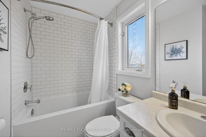 Photo 30 at 33 - 35 Midhurst Heights, Stoney Creek Mountain, Hamilton