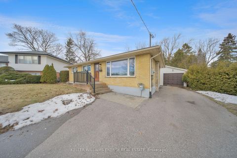 Photo 1 at 372 GARDEN Court, McLaughlin, Oshawa