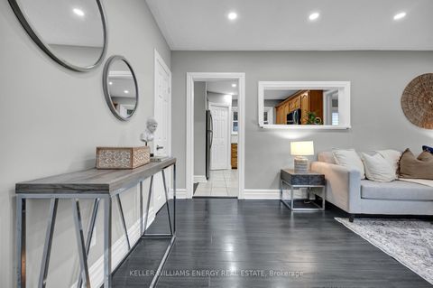 Photo 7 at 372 GARDEN Court, McLaughlin, Oshawa