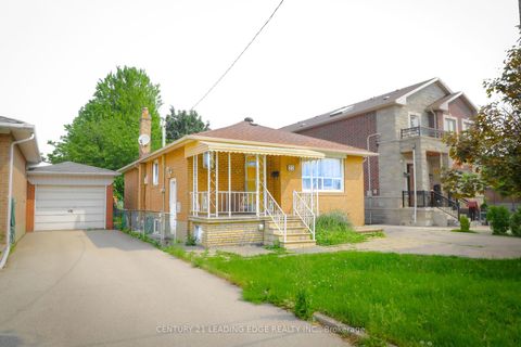 Photo 2 at 22 Katherine Road, CFB, Toronto