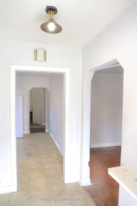 Photo 7 at 22 Katherine Road, CFB, Toronto