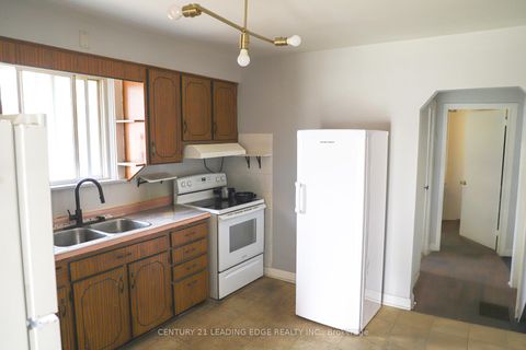 Photo 8 at 22 Katherine Road, CFB, Toronto