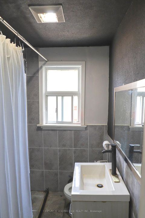 Photo 10 at 22 Katherine Road, CFB, Toronto