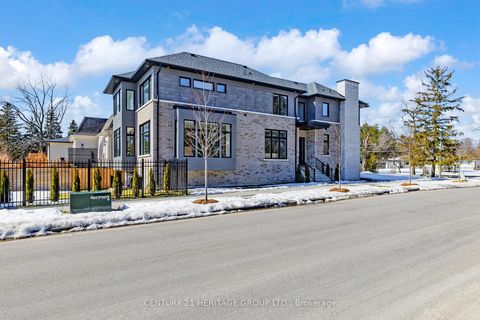 Photo 1 at 251 Oxford Street, Mill Pond, Richmond Hill