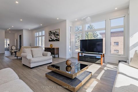 Photo 10 at 251 Oxford Street, Mill Pond, Richmond Hill