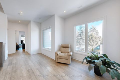 Photo 23 at 251 Oxford Street, Mill Pond, Richmond Hill