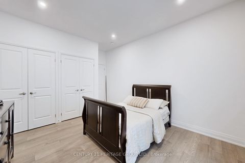 Photo 32 at 251 Oxford Street, Mill Pond, Richmond Hill