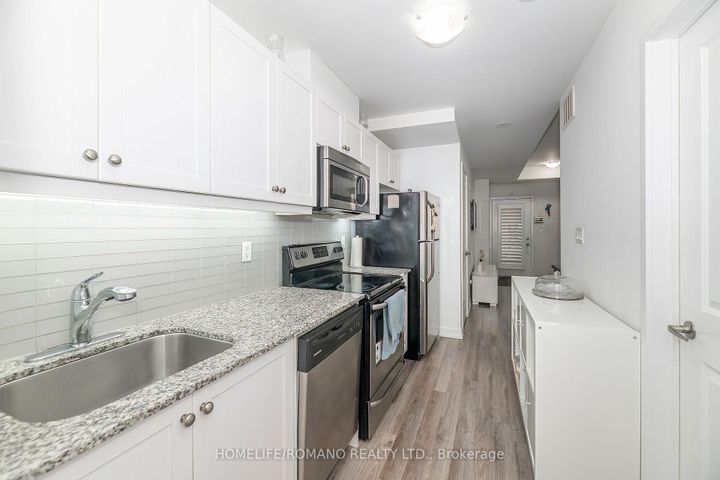 Photo 8 at 33 - 869 Wilson Avenue, CFB, Toronto