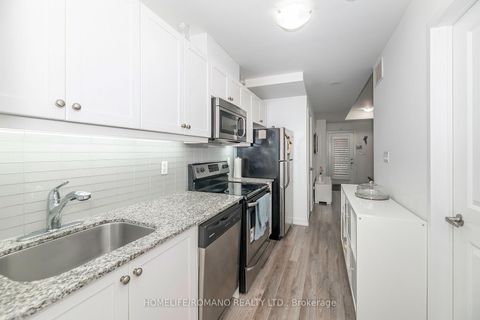 Photo 8 at 33 - 869 Wilson Avenue, CFB, Toronto