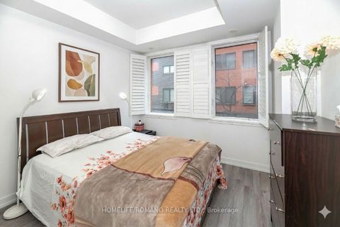 Photo 12 at 33 - 869 Wilson Avenue, CFB, Toronto