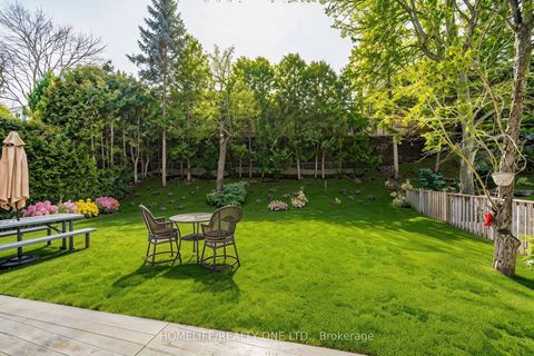 Photo 2 at 31 Bearwood Drive, Humber Valley, Toronto