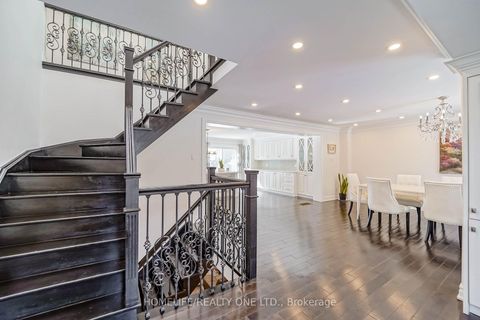 Photo 12 at 31 Bearwood Drive, Humber Valley, Toronto