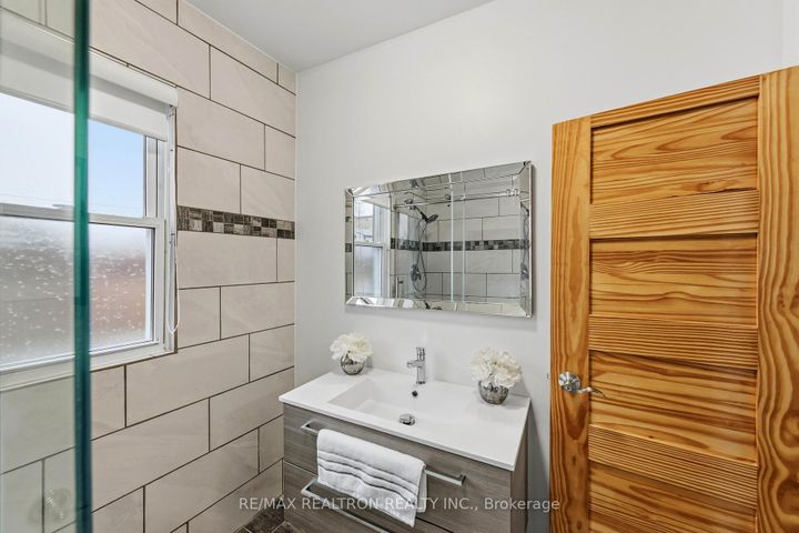 Photo 12 at 25 Bingham Street, Bradford, Bradford West Gwillimbury