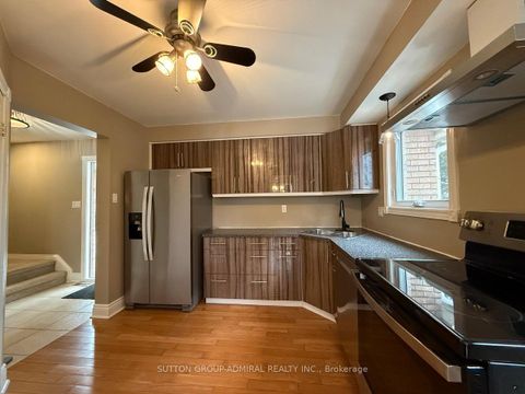 Photo 6 at 39 April Gardens, Aurora Heights, Aurora