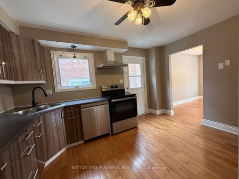 Photo 7 at 39 April Gardens, Aurora Heights, Aurora