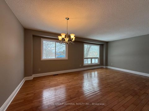 Photo 8 at 39 April Gardens, Aurora Heights, Aurora