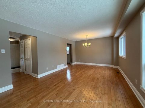 Photo 10 at 39 April Gardens, Aurora Heights, Aurora