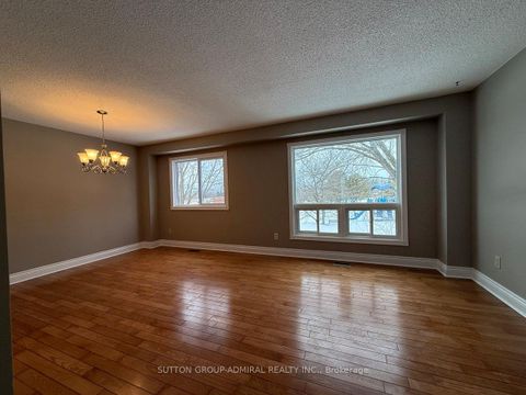 Photo 12 at 39 April Gardens, Aurora Heights, Aurora