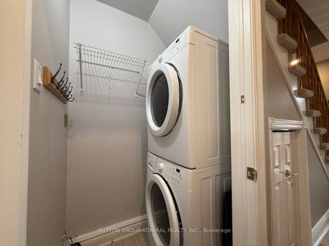 Photo 14 at 39 April Gardens, Aurora Heights, Aurora