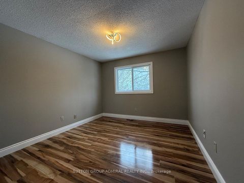 Photo 26 at 39 April Gardens, Aurora Heights, Aurora