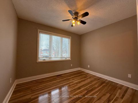 Photo 32 at 39 April Gardens, Aurora Heights, Aurora