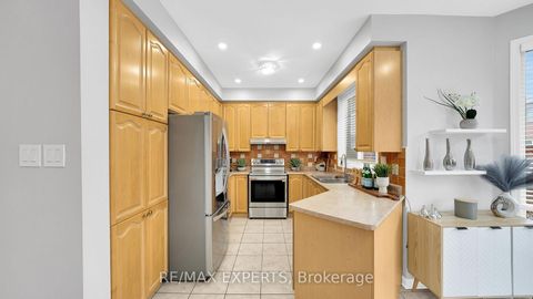 Photo 6 at 11 Crew Crescent, Maple, Vaughan