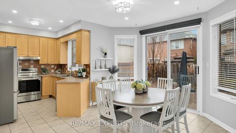 Photo 9 at 11 Crew Crescent, Maple, Vaughan