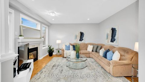 Photo 14 at 11 Crew Crescent, Maple, Vaughan