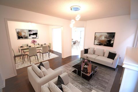 Photo 1 at 126 Pinedale Gate, East Woodbridge, Vaughan