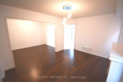 Photo 2 at 126 Pinedale Gate, East Woodbridge, Vaughan