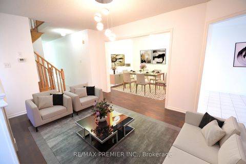 Photo 3 at 126 Pinedale Gate, East Woodbridge, Vaughan