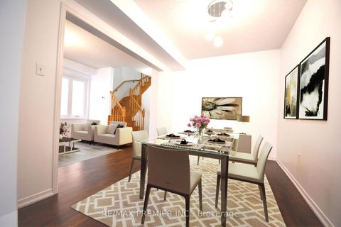 Photo 5 at 126 Pinedale Gate, East Woodbridge, Vaughan