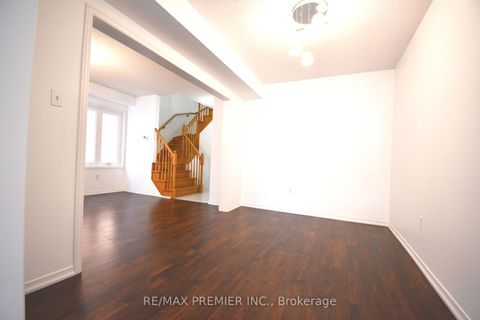 Photo 6 at 126 Pinedale Gate, East Woodbridge, Vaughan