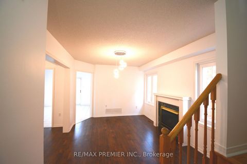 Photo 7 at 126 Pinedale Gate, East Woodbridge, Vaughan